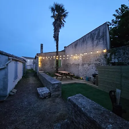 Authentique Chai Oleronais De Gaston Et Odette Saint-Georges-d'Oleron